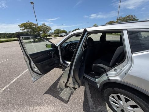 Used 2018 Nissan Rogue S AWD/4WD image 24