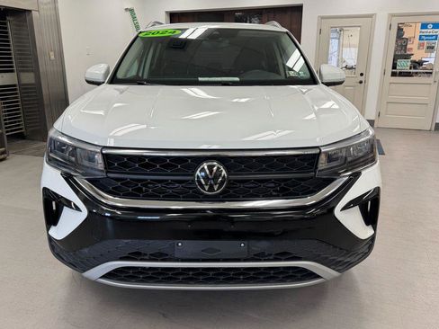 Used 2024 Volkswagen Taos SE image 31