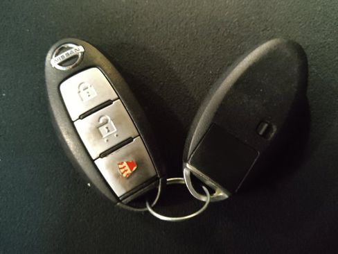 Used 2014 Nissan Pathfinder S FWD image 32