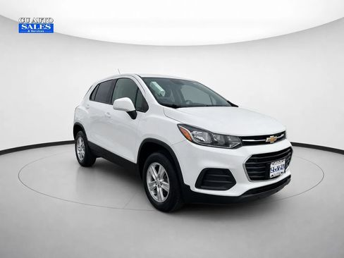 Used 2022 Chevrolet Trax LS w/ Tint and Cruise Package AWD/4WD image 1