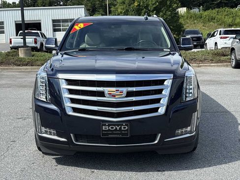 Used 2019 Cadillac Escalade ESV Luxury AWD/4WD image 3