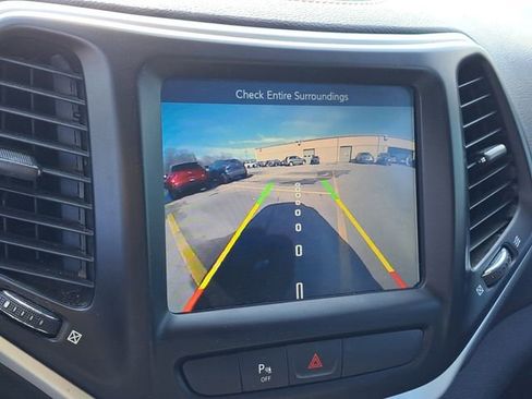 Used 2018 Jeep Cherokee Trailhawk w/ Comfort/Convenience Group image 14