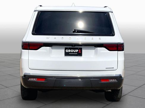 Used 2022 Jeep Wagoneer Series III w/ Premium Group I RWD image 5