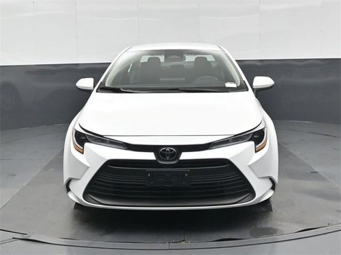 Used 2025 Toyota Corolla LE image 9