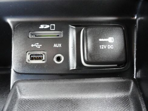 Used 2016 Jeep Cherokee Latitude w/ Comfort/Convenience Group FWD image 25