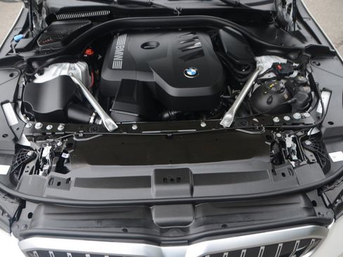 Used 2025 BMW 530i xDrive 530i xDrive (MSRP $65,150) image 26