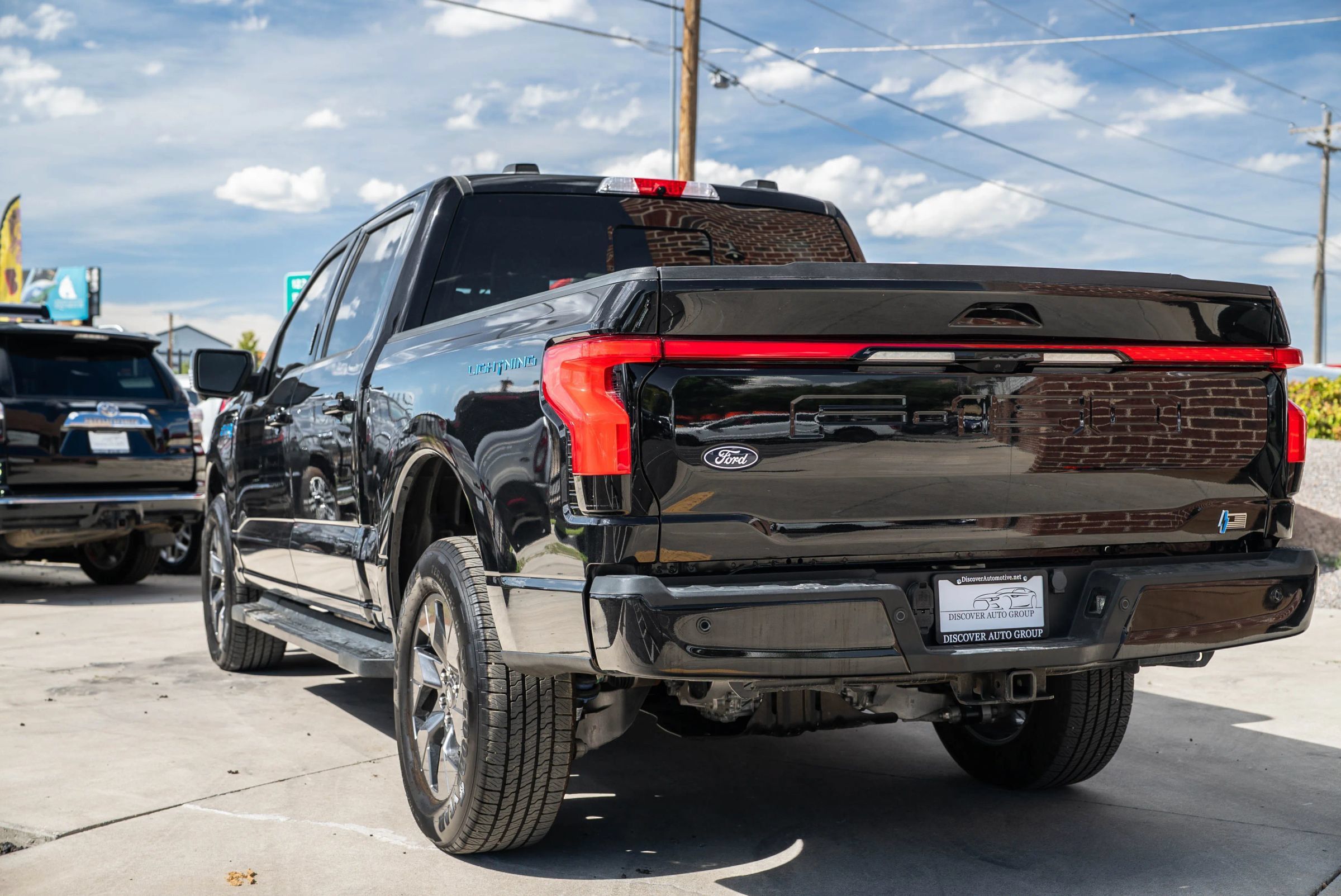 Used 2025 Ford F150 Lightning Lariat AWD/4WD image 4