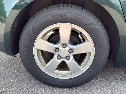 Used 2015 Chevrolet Cruze LT w/ Sun And Sound Package FWD image 13