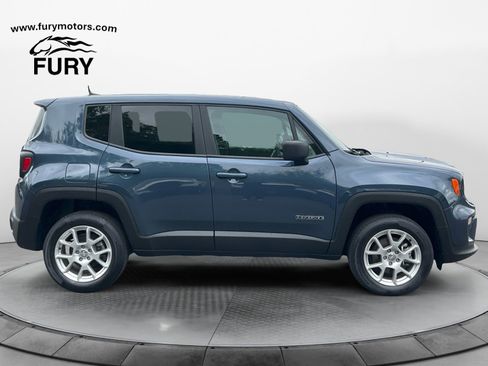 Used 2023 Jeep Renegade Latitude AWD/4WD image 2