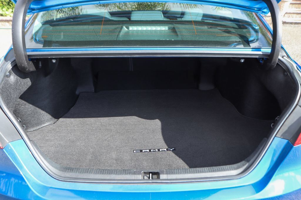Used 2019 Toyota Camry LE FWD image 8