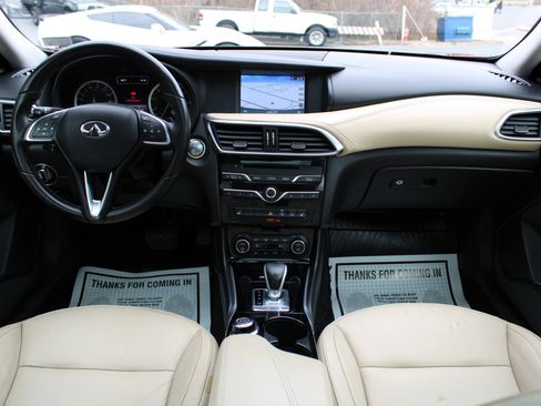 Used 2017 INFINITI QX30 Premium w/ Navigation Package AWD/4WD image 14