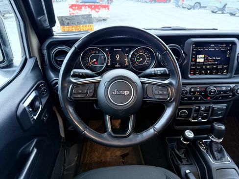 Used 2022 Jeep Gladiator Sport image 15