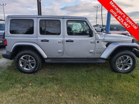 Used 2021 Jeep Wrangler Unlimited Sahara w/ Uconnect 4C Nav & Sound Group image 8