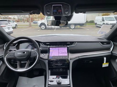 New 2025 Jeep Grand Cherokee Limited w/ Black Appearance Package image 23