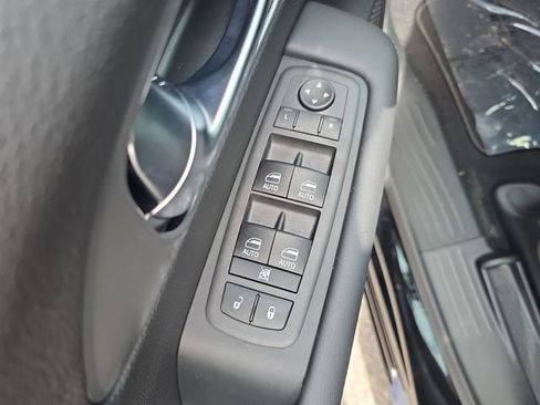 New 2026 Chrysler Pacifica Select FWD image 15