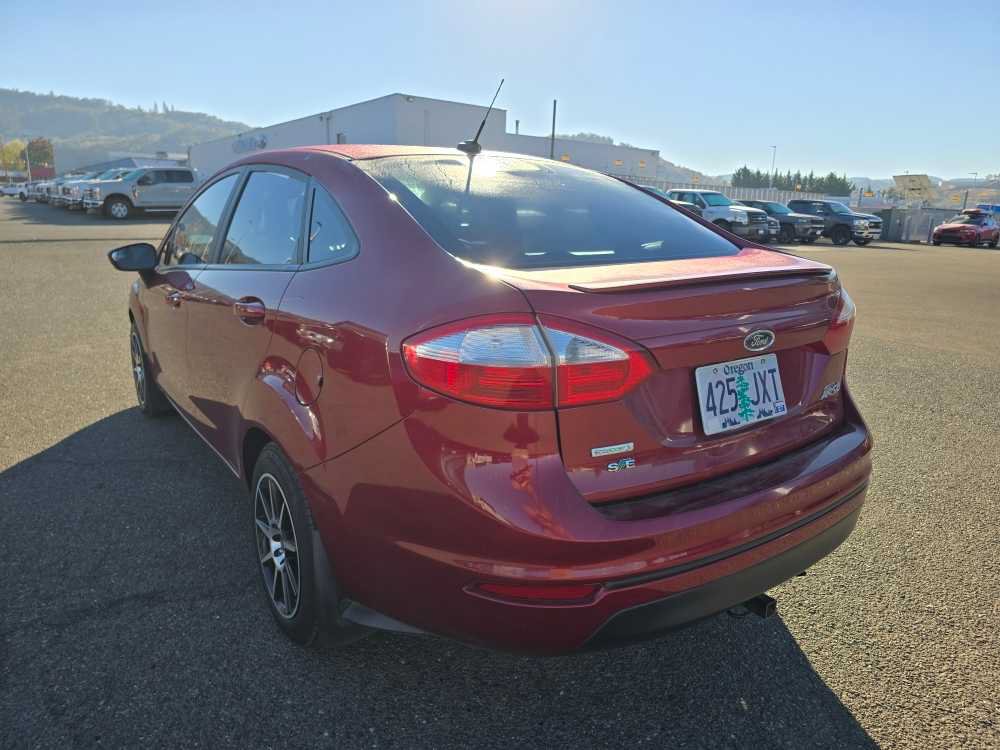 Used 2016 Ford Fiesta SE FWD image 2