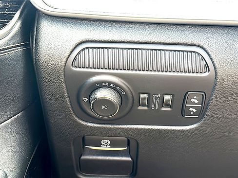 Used 2024 Jeep Wagoneer L Series II w/ Flexible Seating Group RWD image 36
