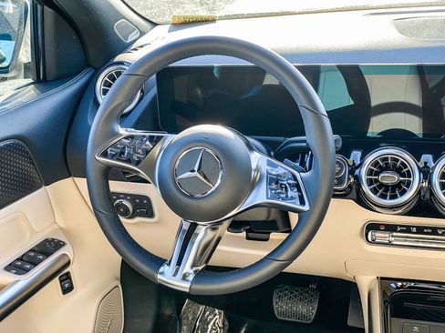 New 2025 Mercedes-Benz GLA 250 4MATIC image 12
