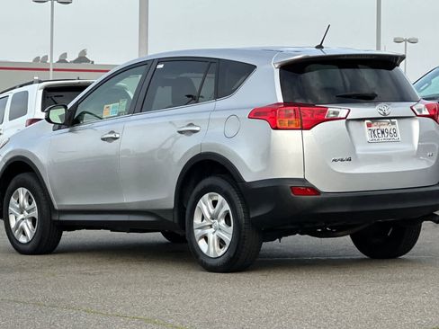Used 2015 Toyota RAV4 LE image 7