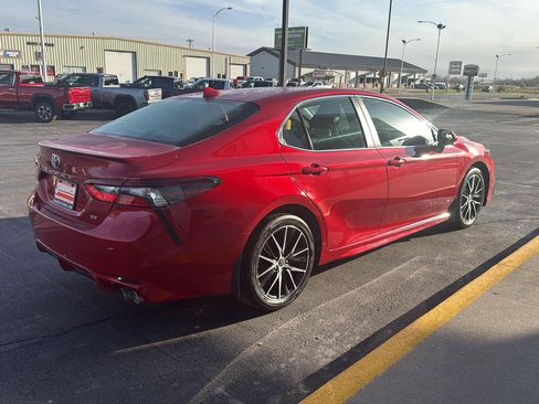 Used 2023 Toyota Camry SE image 5