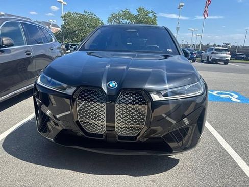 Used 2024 BMW iX xDrive50 w/ Sport Package AWD/4WD image 5