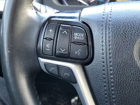 Used 2019 Toyota Highlander SE image 17