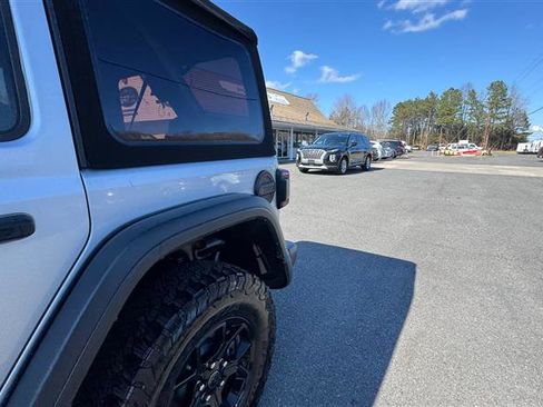Used 2024 Jeep Wrangler Willys image 18