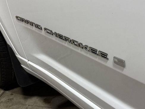 Used 2022 Jeep Grand Cherokee Overland AWD/4WD image 27
