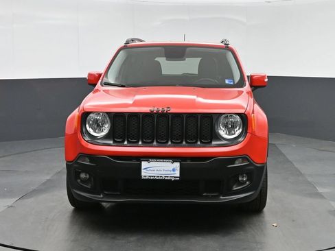 Used 2017 Jeep Renegade Altitude FWD image 2