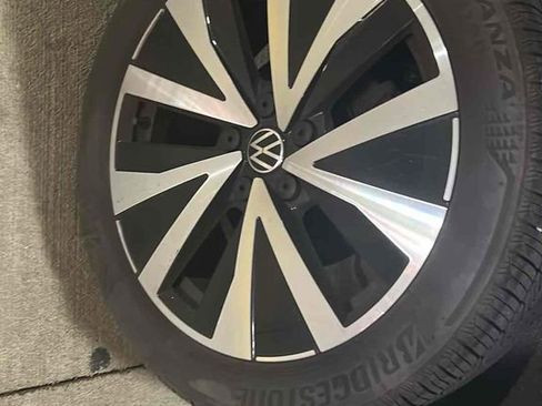 Certified 2023 Volkswagen Taos SE FWD image 9
