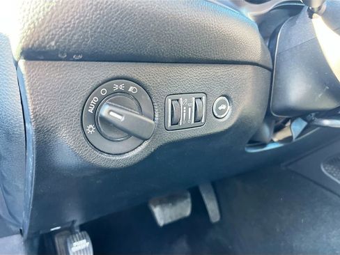 Used 2023 Dodge Challenger SXT image 10