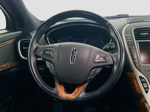 Used 2018 Lincoln MKX Reserve FWD image 18