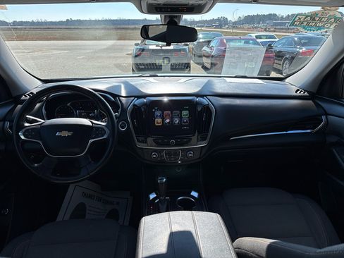 Used 2018 Chevrolet Traverse LT image 12