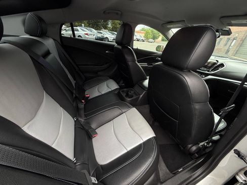 Used 2018 Chevrolet Volt LT FWD image 16
