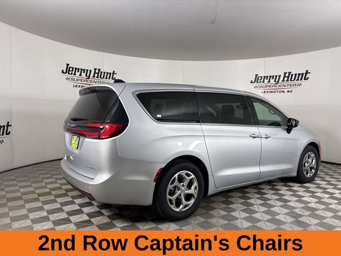 Used 2024 Chrysler Pacifica Limited FWD image 6