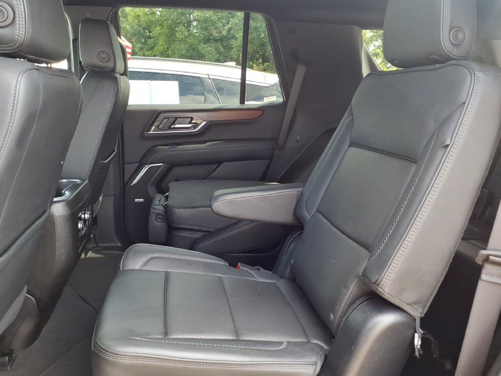 Used 2025 GMC Yukon Denali AWD/4WD image 15