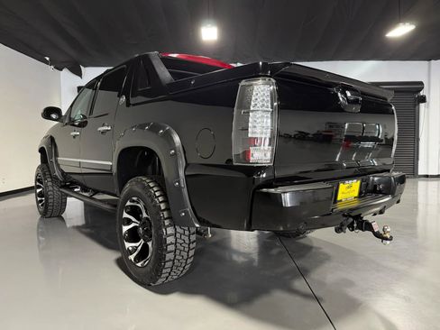 Used 2013 Chevrolet Avalanche LTZ AWD/4WD image 8