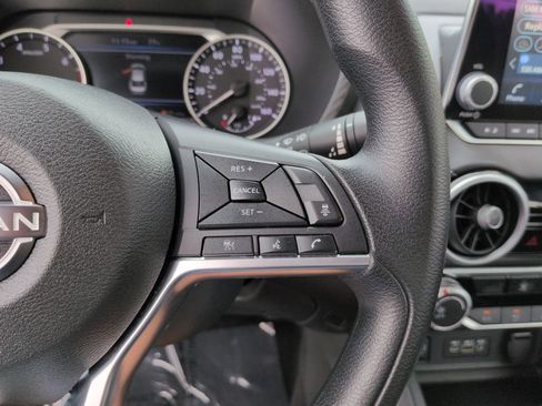 Used 2025 Nissan Sentra SV FWD image 27