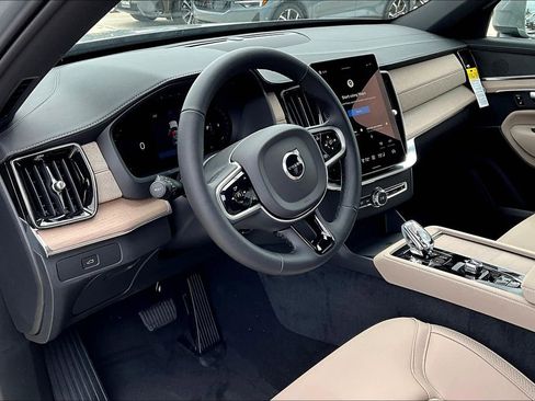 New 2026 Volvo XC90 B6 Plus w/ Protection Package Premier image 20