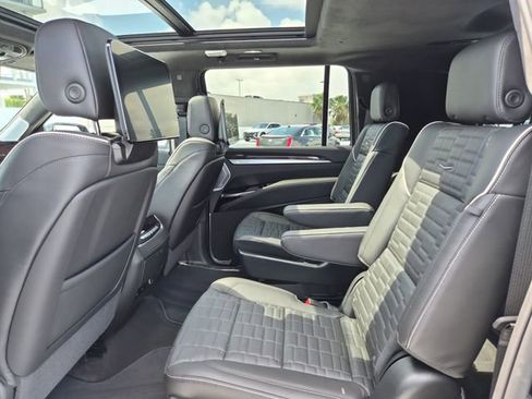 New 2026 Cadillac Escalade ESV Platinum Sport w/ LPO, ONYX Package image 18