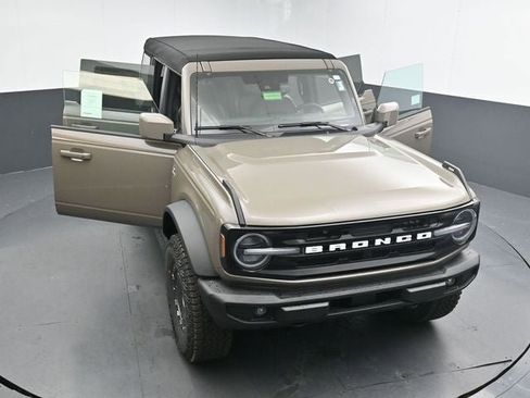 New 2025 Ford Bronco Outer Banks w/ Sasquatch Package image 32