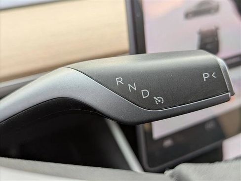 Used 2021 Tesla Model Y Long Range image 10