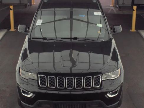 Used 2018 Jeep Grand Cherokee Laredo image 2
