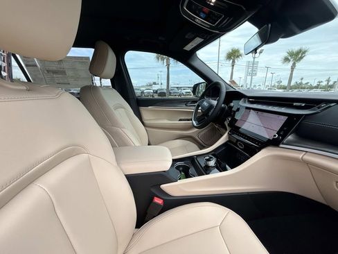 New 2026 Jeep Grand Cherokee L Limited RWD image 17