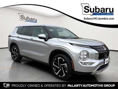 Used 2024 Mitsubishi Outlander SE image 1