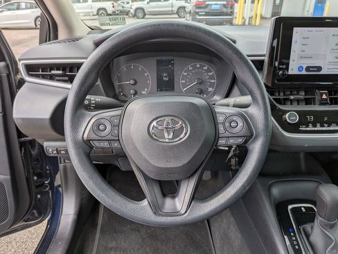 Used 2023 Toyota Corolla LE image 28
