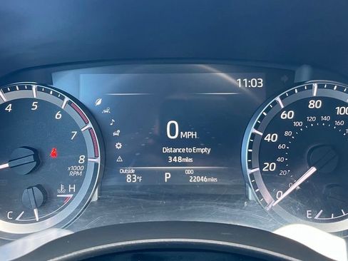 Used 2024 Toyota Highlander LE AWD/4WD image 12