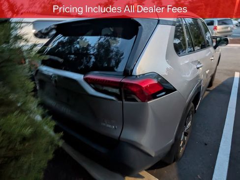 Used 2022 Toyota RAV4 XLE Premium AWD/4WD image 6
