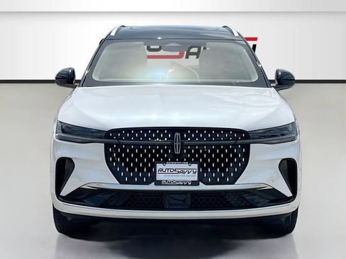 Used 2025 Lincoln Nautilus Reserve AWD/4WD image 2