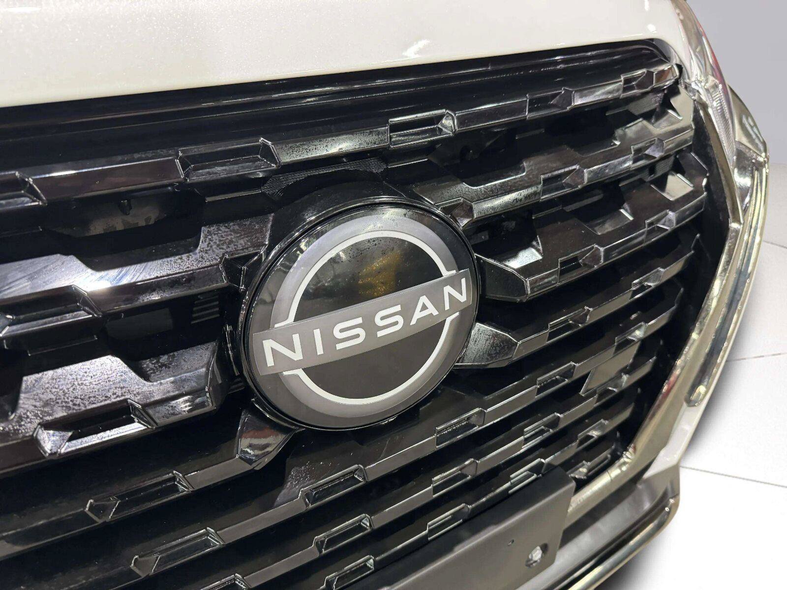 Used 2023 Nissan Kicks SR w/ SR Premium Package FWD image 17